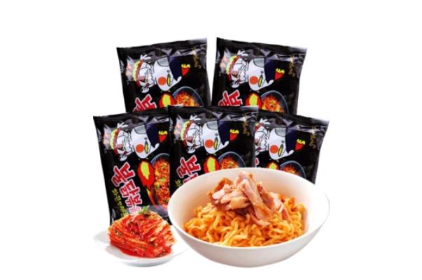 三养火鸡面要泡几分钟 三养火鸡面要不要水 三养火鸡面要泡几分钟 三养火鸡面要不要水