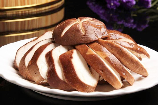 香菇减肥期间可以吃吗 香菇有减肥的功效吗 香菇减肥期间可以吃吗 香菇有减肥的功效吗