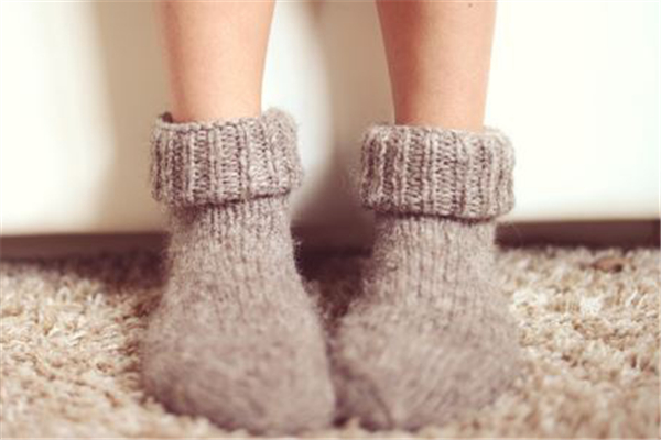 冬季睡觉脚冷怎么办 冬天为什么睡觉脚冷 冬季睡觉脚冷怎么办 冬天为什么睡觉脚冷