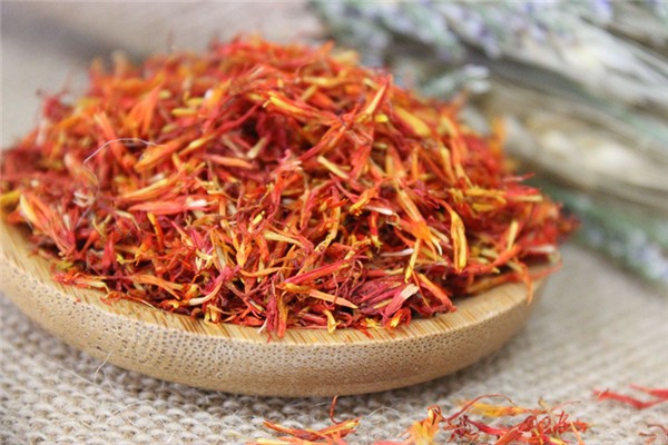 红花和什么一起泡水喝最好 红花可以和红糖一起泡水喝吗 红花和什么一起泡水喝最好 红花可以和红糖一起泡水喝吗