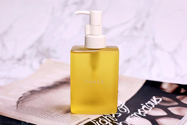 卸妆油能不能卸指甲油 卸妆油能不能卸眼妆 卸妆油能不能卸指甲油 卸妆油能不能卸眼妆