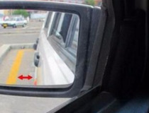 倒车前如何摆正车身 几招教你摆正车身1