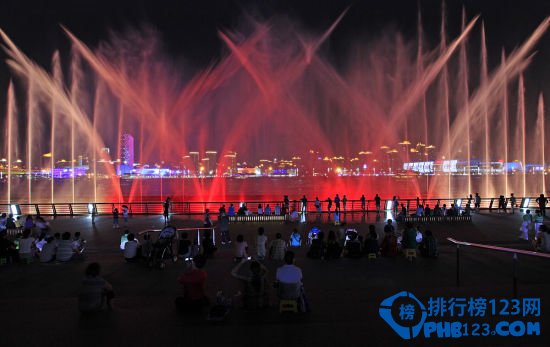 点击图片进入下一页