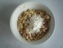 炸豆腐丸子 家常炸豆腐丸子做法步骤4