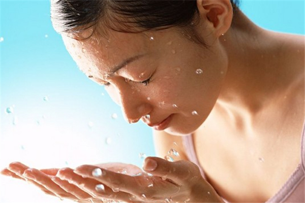 洗脸加白醋有什么作用 洗脸加多少白醋 洗脸加白醋有什么作用 洗脸加多少白醋