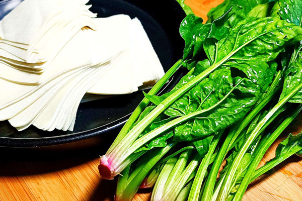 菠菜能不能天天吃 菠菜吃了对身体好吗 菠菜能不能天天吃 菠菜吃了对身体好吗