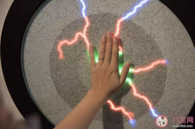 冬天为什么容易产生静电 如何告别静电烦恼 冬天为什么容易产生静电 如何告别静电烦恼