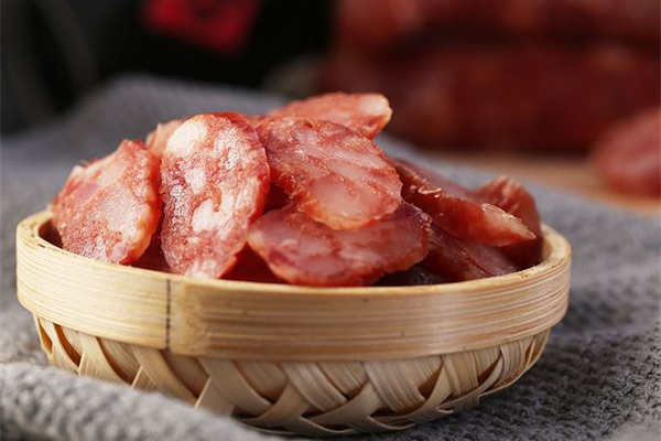 腊肠有点酸怎么回事 腊肠发酸还能吃吗 腊肠有点酸怎么回事 腊肠发酸还能吃吗