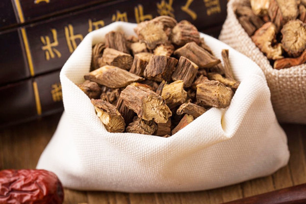 丹参能和黄芪一起泡水喝吗 丹参能和西洋参一起泡水喝吗 丹参能和黄芪一起泡水喝吗 丹参能和西洋参一起泡水喝吗