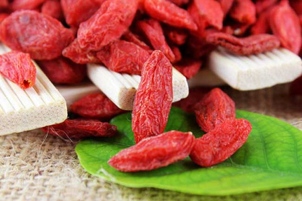 枸杞子能和菊花一起泡水喝吗 枸杞子能和金银花一起泡水喝吗 枸杞子能和菊花一起泡水喝吗 枸杞子能和金银花一起泡水喝吗