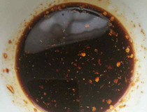 冷拌豆腐怎么做 皮蛋火腿冷拌豆腐鲜美一绝1