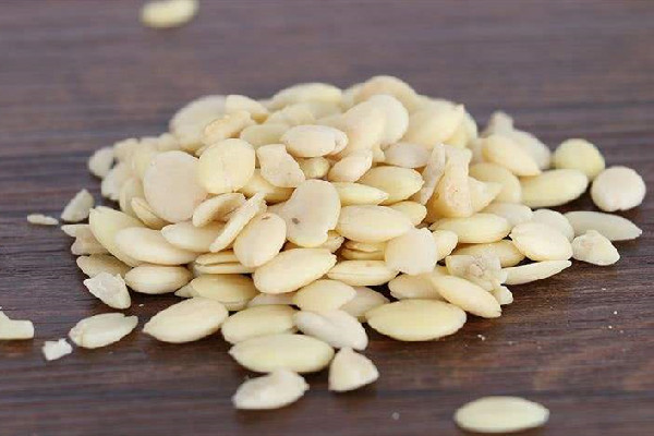 桃仁可以泡水喝吗 桃仁泡水喝方法 桃仁可以泡水喝吗 桃仁泡水喝方法