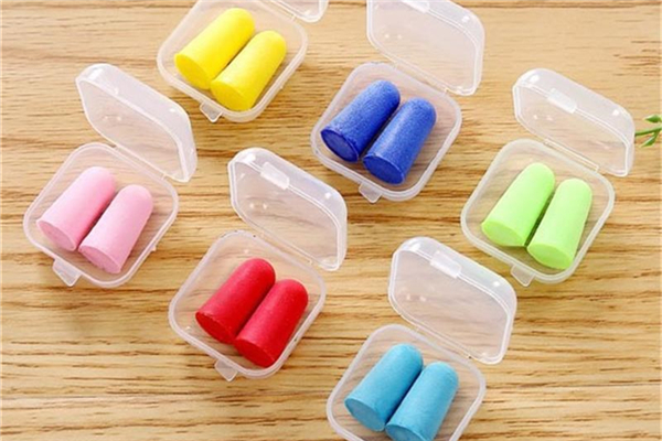 隔音耳塞有用吗 隔音耳塞和隔音耳罩哪个好