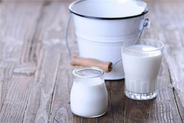 儿童喝牛奶好还是喝奶粉好 儿童喝牛奶要喝到多大 儿童喝牛奶好还是喝奶粉好 儿童喝牛奶要喝到多大