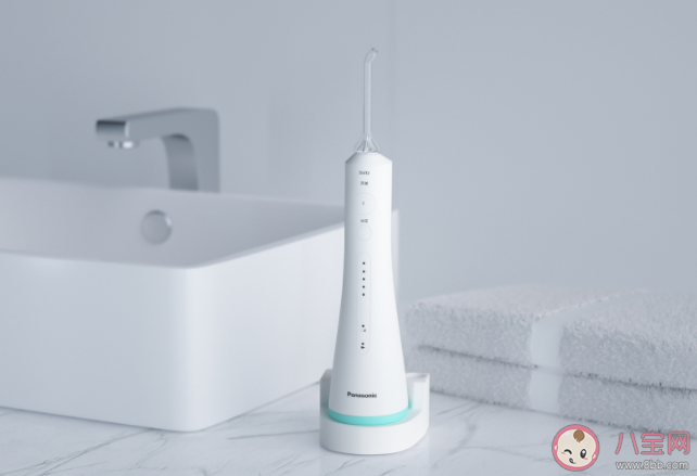 冲牙器和口腔医院洗牙有区别吗 冲牙器可以代替洗牙吗 冲牙器和口腔医院洗牙有区别吗 冲牙器可以代替洗牙吗