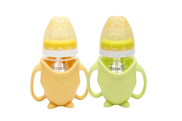 奶瓶有异味怎么办 奶瓶有气泡是怎么回事 奶瓶有异味怎么办 奶瓶有气泡是怎么回事