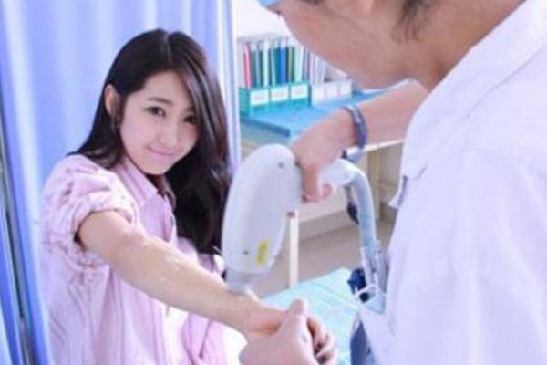 激光脱毛有烧焦的味道 脱毛仪为什么会有烧焦味 激光脱毛有烧焦的味道 脱毛仪为什么会有烧焦味