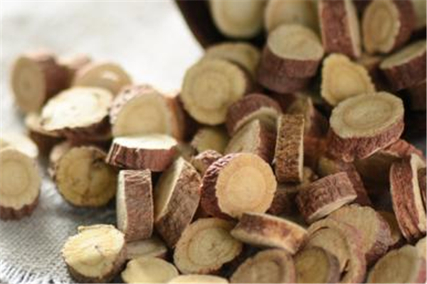 甘草可以煲汤喝吗 甘草煲汤的功效作用 甘草可以煲汤喝吗 甘草煲汤的功效作用