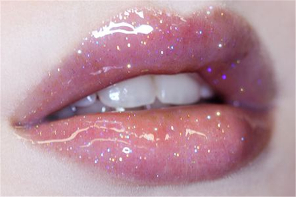 丰唇可以吃消炎药吗 丰唇吃什么食物 丰唇可以吃消炎药吗 丰唇吃什么食物