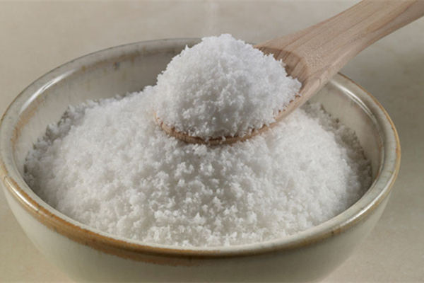 食盐结块了怎么弄撒 食盐放在什么容器里比较好 食盐结块了怎么弄撒 食盐放在什么容器里比较好