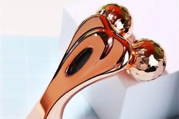 脸部按摩器滚轮有效果吗 脸部按摩器和脸部刮痧器哪个好用