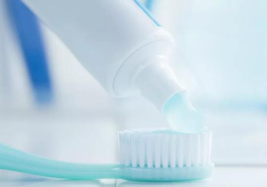 含氟牙膏会让牙变黄吗?含氟牙膏可以天天用吗?