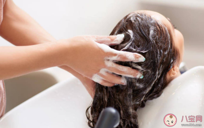 什么样的洗发水更有利于头皮健康 如何正确挑选洗发水