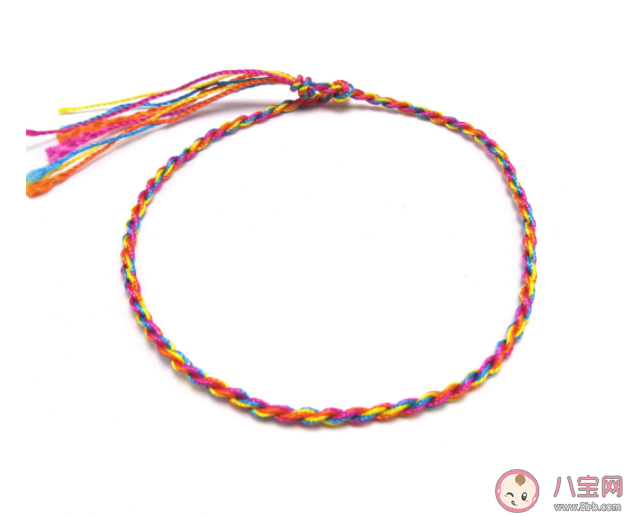 端午节戴五彩绳有什么寓意 五彩绳什么时候摘掉比较好 端午节戴五彩绳有什么寓意 五彩绳什么时候摘掉比较好