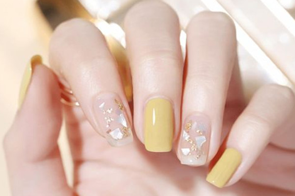 美甲做完总是翘边是怎么了 美甲翘边了怎么补救 美甲做完总是翘边是怎么了 美甲翘边了怎么补救