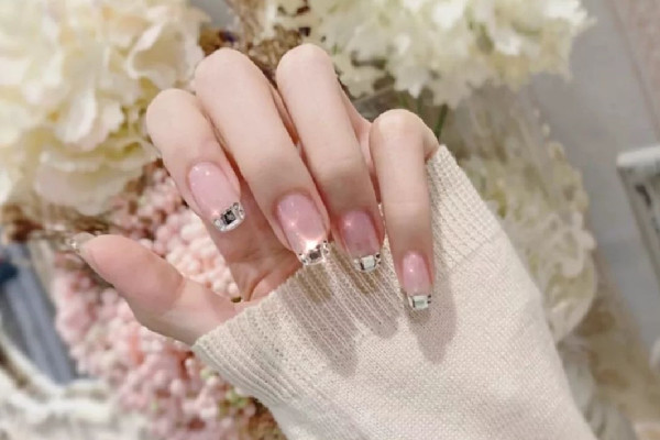 光疗胶和加固胶一样吗 光疗胶烤不干什么原因 光疗胶和加固胶一样吗 光疗胶烤不干什么原因