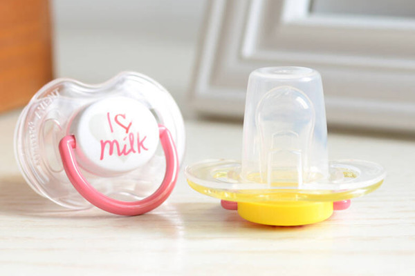 安抚奶嘴要定期更换吗 安抚奶嘴要每天消毒吗 安抚奶嘴要定期更换吗 安抚奶嘴要每天消毒吗