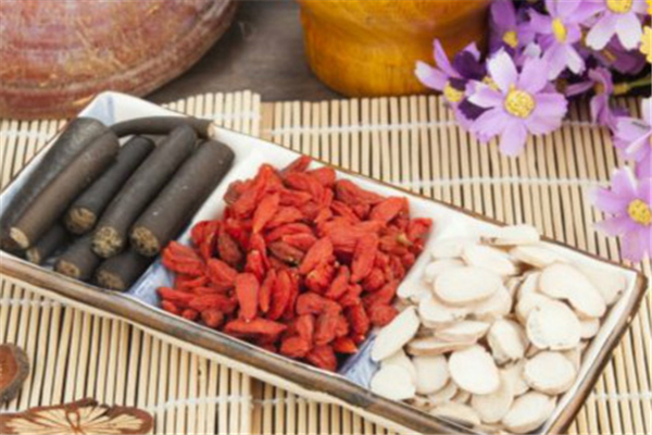 气血不足吃红枣枸杞有用吗 气血不足吃红枣吃几个好 气血不足吃红枣枸杞有用吗 气血不足吃红枣吃几个好