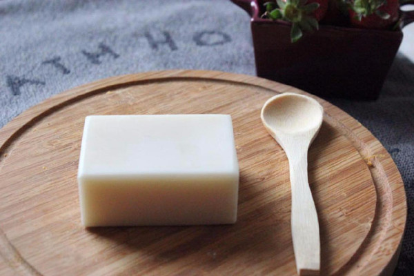 手工皂和普通香皂的区别 手工皂适合敏感肌吗 手工皂和普通香皂的区别 手工皂适合敏感肌吗