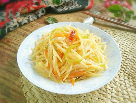 炒土豆丝有什么讲究?炒土豆丝为什么要焯水或泡水