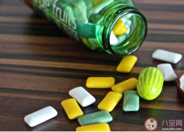 为什么吃口香糖的人越来越少了 误吞口香糖会发生什么 为什么吃口香糖的人越来越少了 误吞口香糖会发生什么