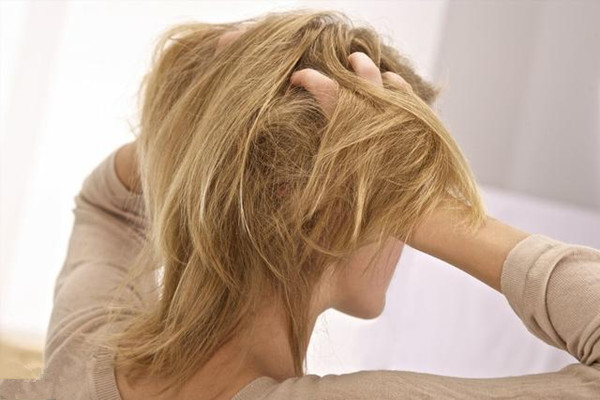 头发干枯是怎么回事 头发干枯要怎么办 头发干枯是怎么回事 头发干枯要怎么办