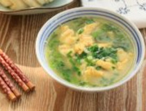 蒜苗鸡蛋汤的做法 青蒜鸡蛋汤家常做法5