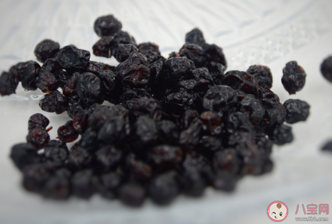 蓝莓干一天吃多少好 蓝莓干可以泡水喝吗 蓝莓干一天吃多少好 蓝莓干可以泡水喝吗