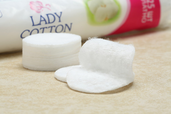 化妆棉一般是什么材质 化妆棉如何选择 化妆棉一般是什么材质 化妆棉如何选择