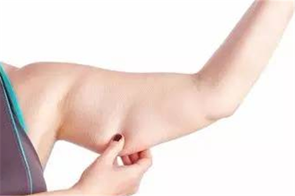 拜拜肉可以抽脂吗 拜拜肉抽脂危险吗 拜拜肉可以抽脂吗 拜拜肉抽脂危险吗