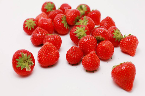 草莓孕妇可以吃吗 草莓孕妇吃了有什么好处 草莓孕妇可以吃吗 草莓孕妇吃了有什么好处
