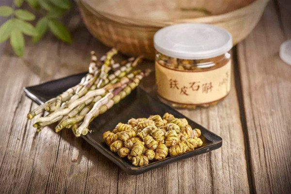 石斛能和茶叶一起泡么 石斛泡水后可以吃吗 石斛能和茶叶一起泡么 石斛泡水后可以吃吗