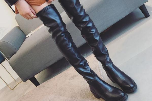 长筒靴是平跟好还是高跟好 长筒靴是紧一些好看还是松一些 长筒靴是平跟好还是高跟好 长筒靴是紧一些好看还是松一些