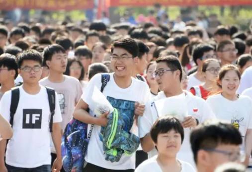 2022高考挂粽子是考试当天挂吗?2022高考挂粽子挂生的还是熟的