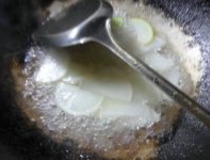 羊肉炒萝卜 教你做简单是白萝卜片炒羊肉4