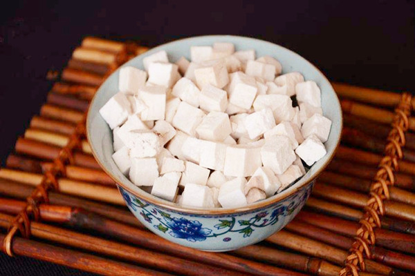 茯苓怎么挑选好坏 茯苓如何存放 茯苓怎么挑选好坏 茯苓如何存放