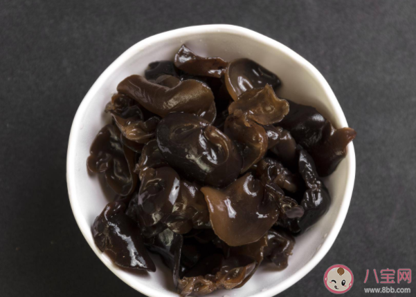 木耳该用冷水泡还是热水泡 哪些人不适合吃黑木耳