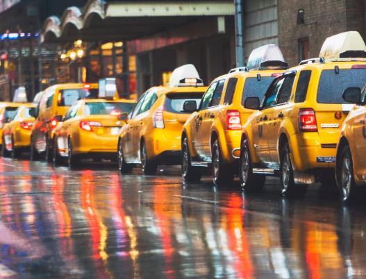 高德地图打车是不是贵一点?高德地图能定位对方手机位置吗