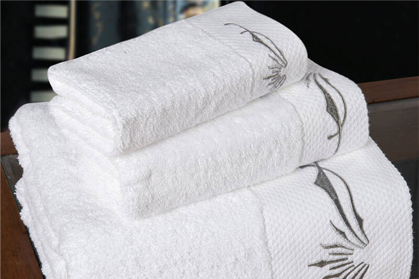 浴巾买回来要洗一下吗 浴巾买多大的合适 浴巾买回来要洗一下吗 浴巾买多大的合适