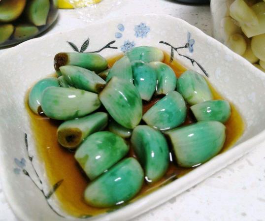 腊八蒜如何保鲜不褪色?腊八蒜怎么腌制才能绿